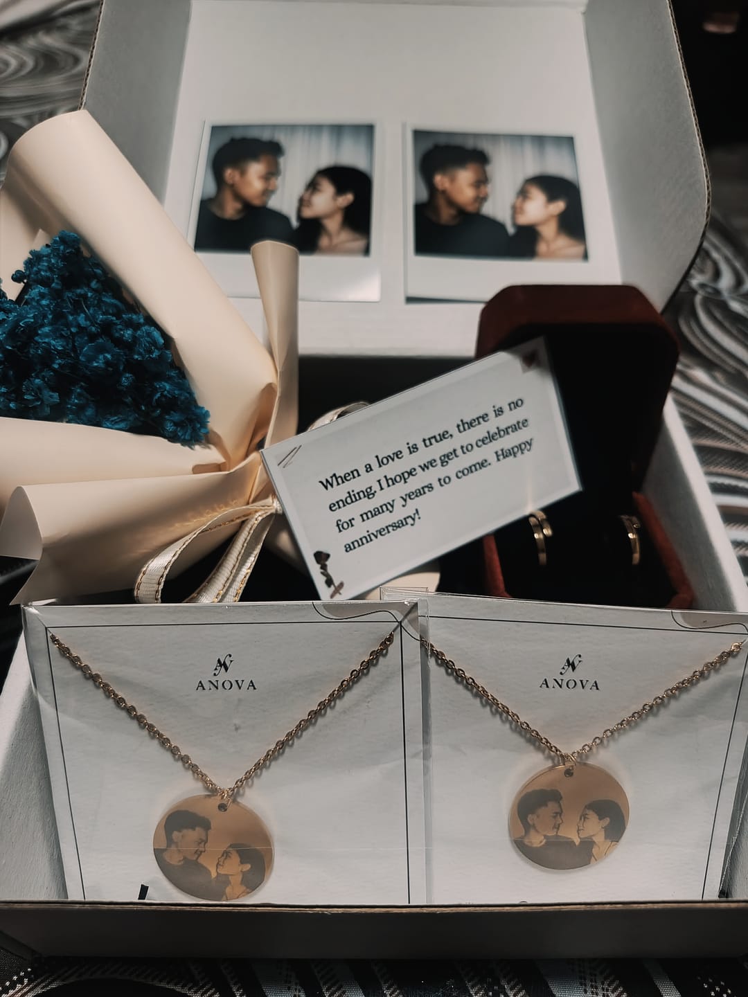 Customer photo review of GIFT SET❤️Portrait Necklace + Promise Ring w/ mini Bouquet