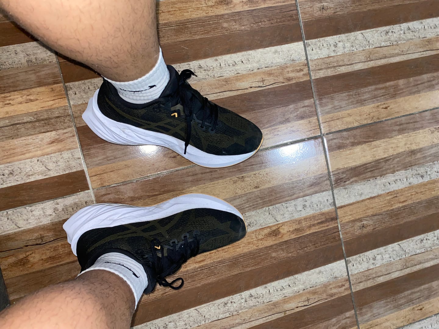 Customer photo review of Asics Dynablast 5 Hombre Black Brown Stone