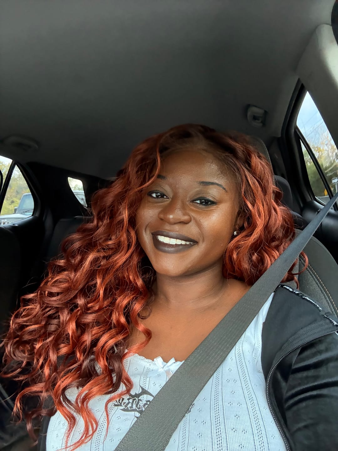 Customer photo review of Outre Perfect Hairline Glueless 13x6 HD Lace Front Wig - ESMERA