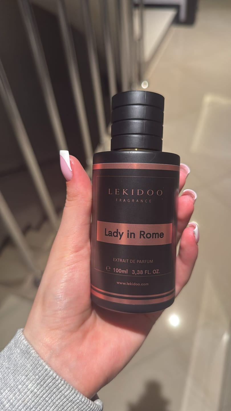 Customer photo review of Lady in Rome