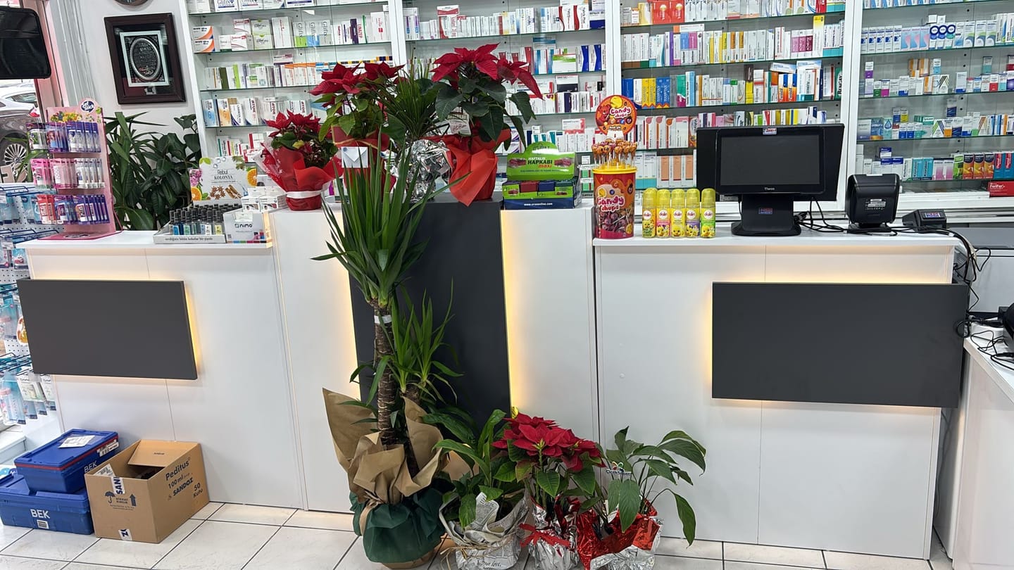 Customer photo review of Rani MA102 Karşılama Bankosu Led Işıklı Çekmeceli Banko Beyaz - Antrasit