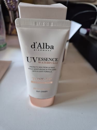 Customer photo review of d'Alba - Crème solaire hydratante (Rose) - 50ml