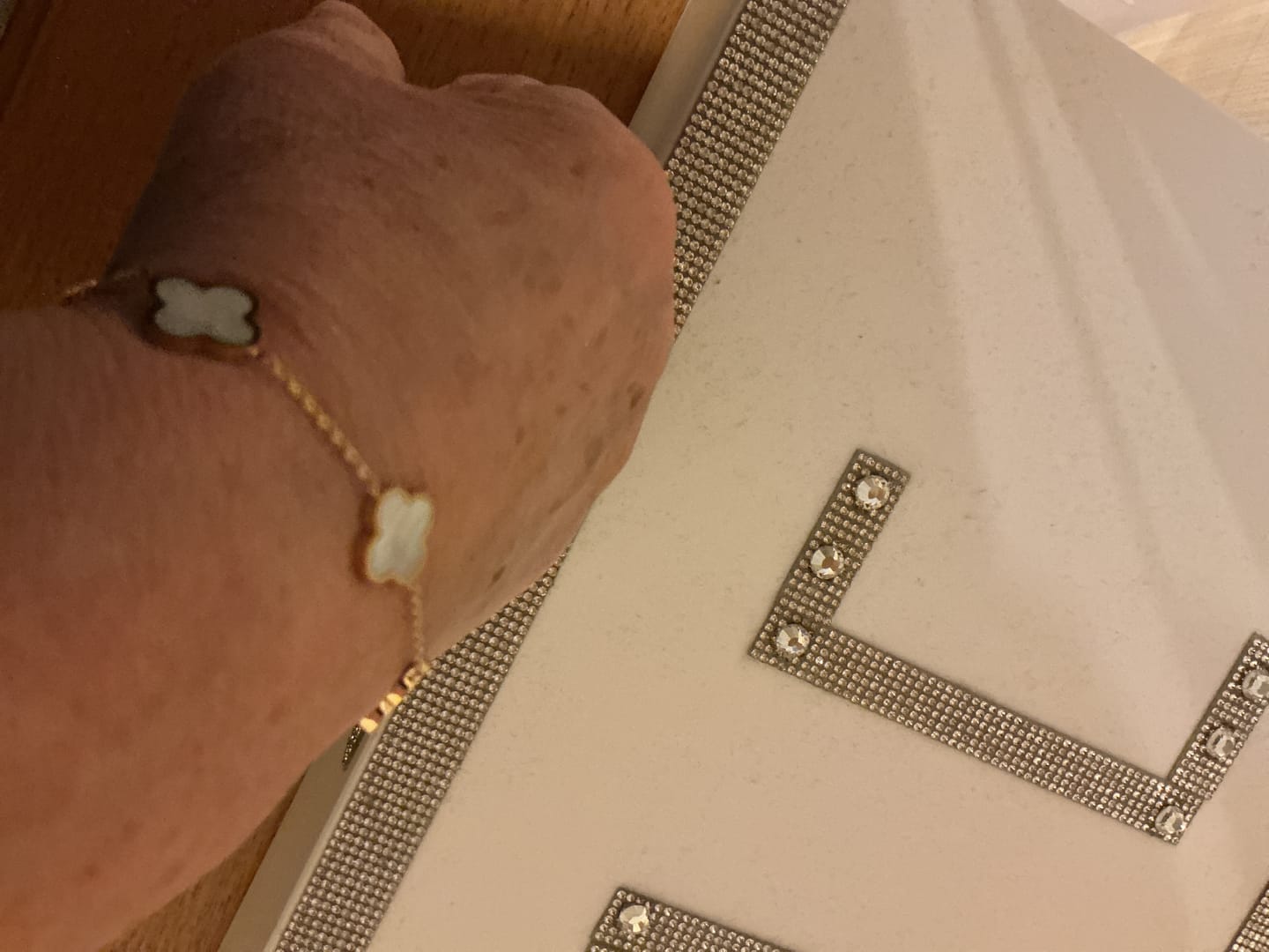 Customer photo review of Clover Perlmutt Armband | 18K vergoldet