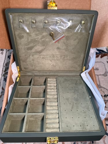 Customer photo review of Mureta & Co. Jewelry Box