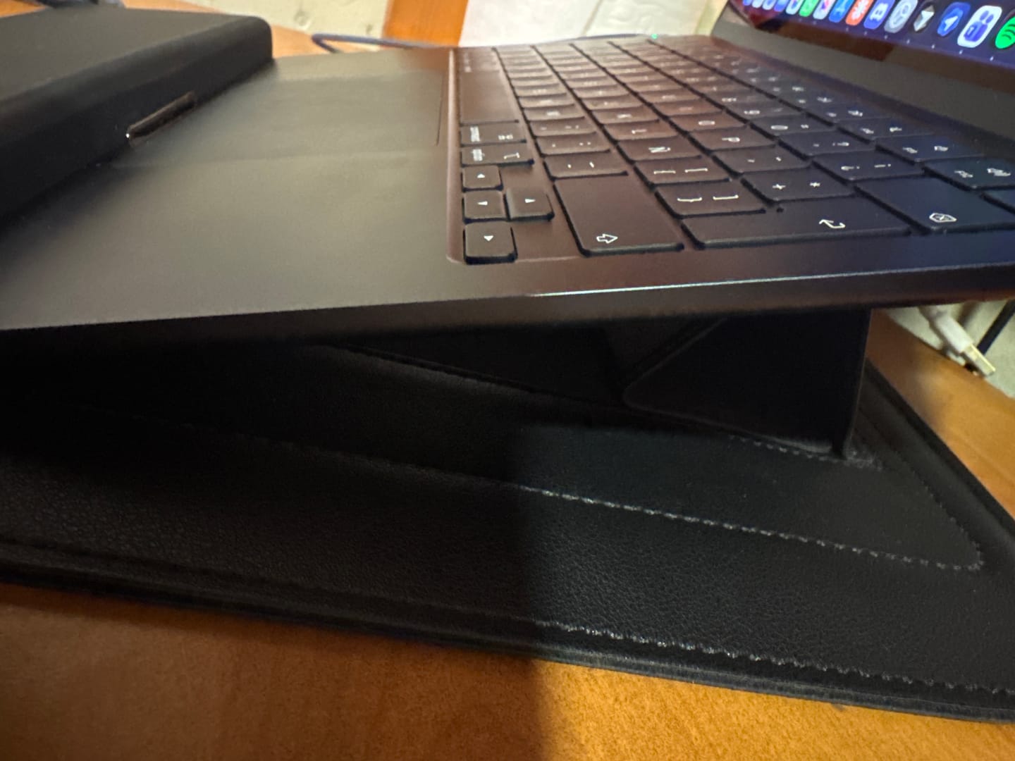 Customer photo review of Funda Notebook Smart Workstation