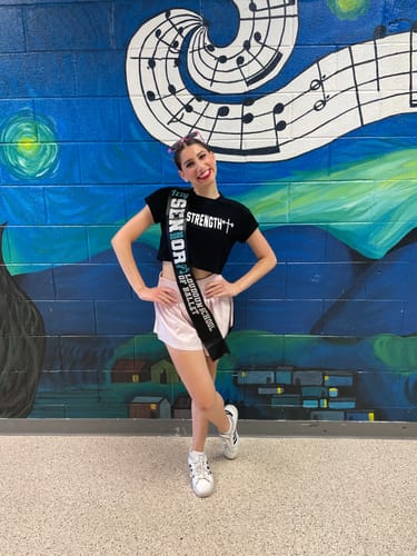 Customer photo review of Essential Crop Tee