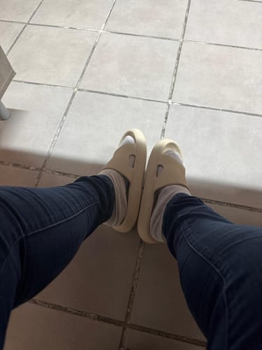 Customer photo review of HappyFlops