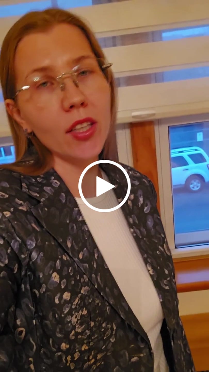 Customer video review of Oslo Taffeta Blazer - Midnight Leopard Print