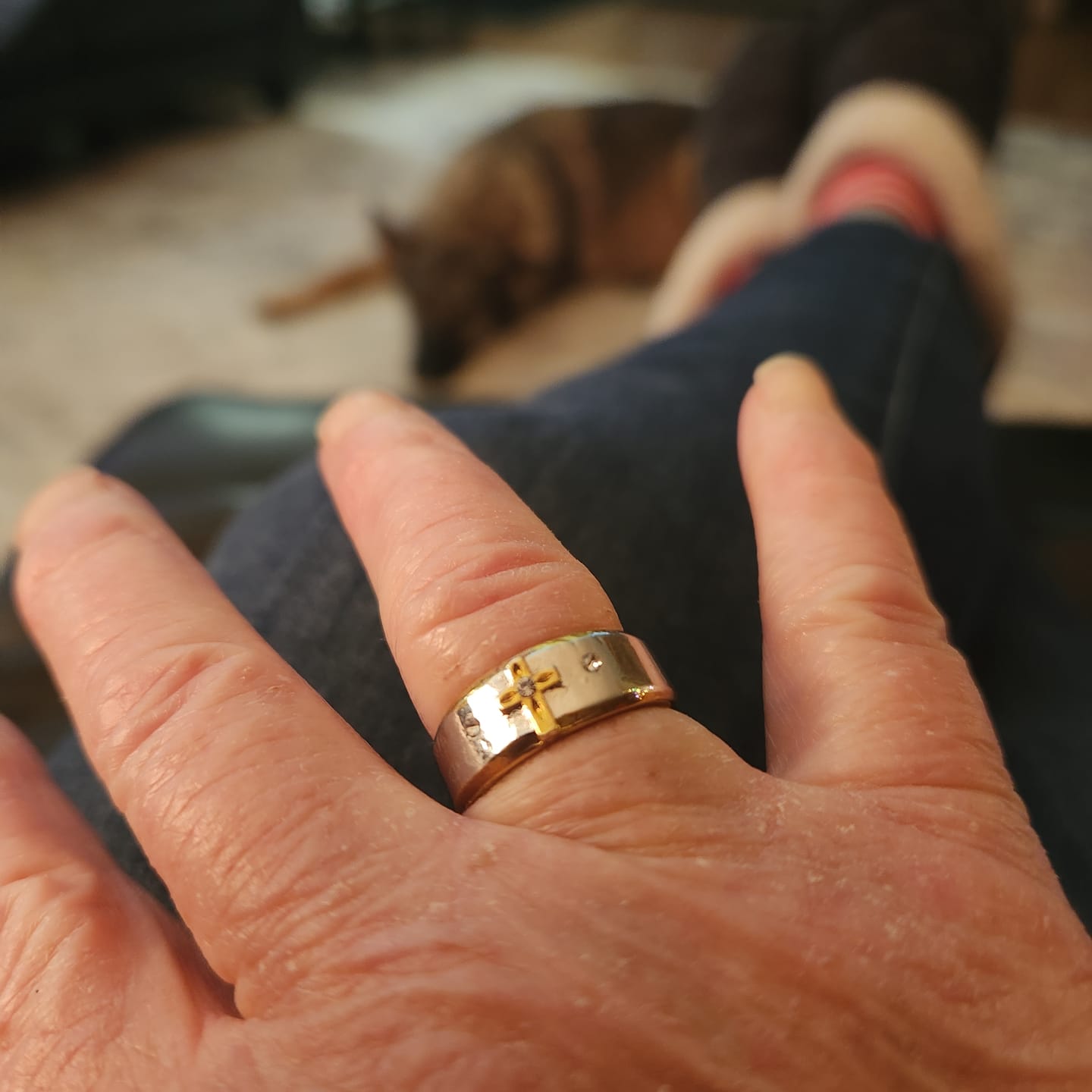 Customer photo review of FREE Today: Modern Style Two-tone Gold Cross Alloy Ring-With God All Things Are Possible