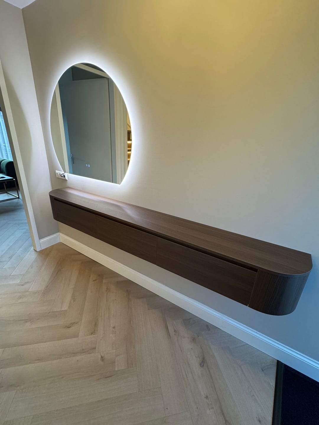 Customer photo review of Dulce curved TV-Meubel zwevend walnut 240 cm