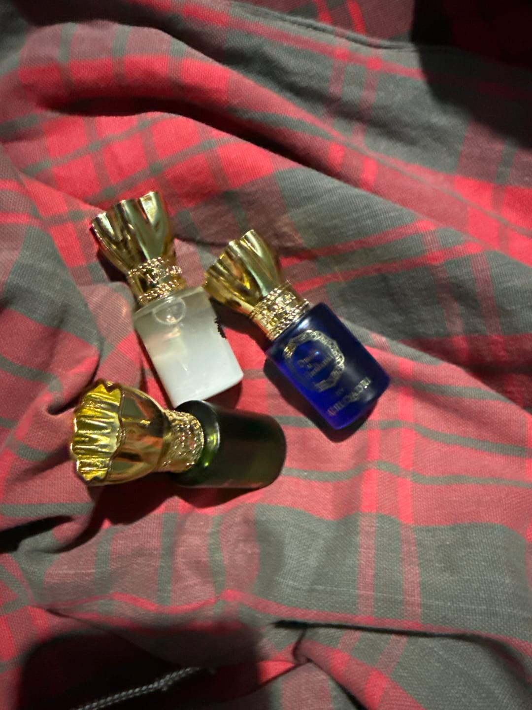 Customer photo review of White Oudh Luxury Attar Perfume
