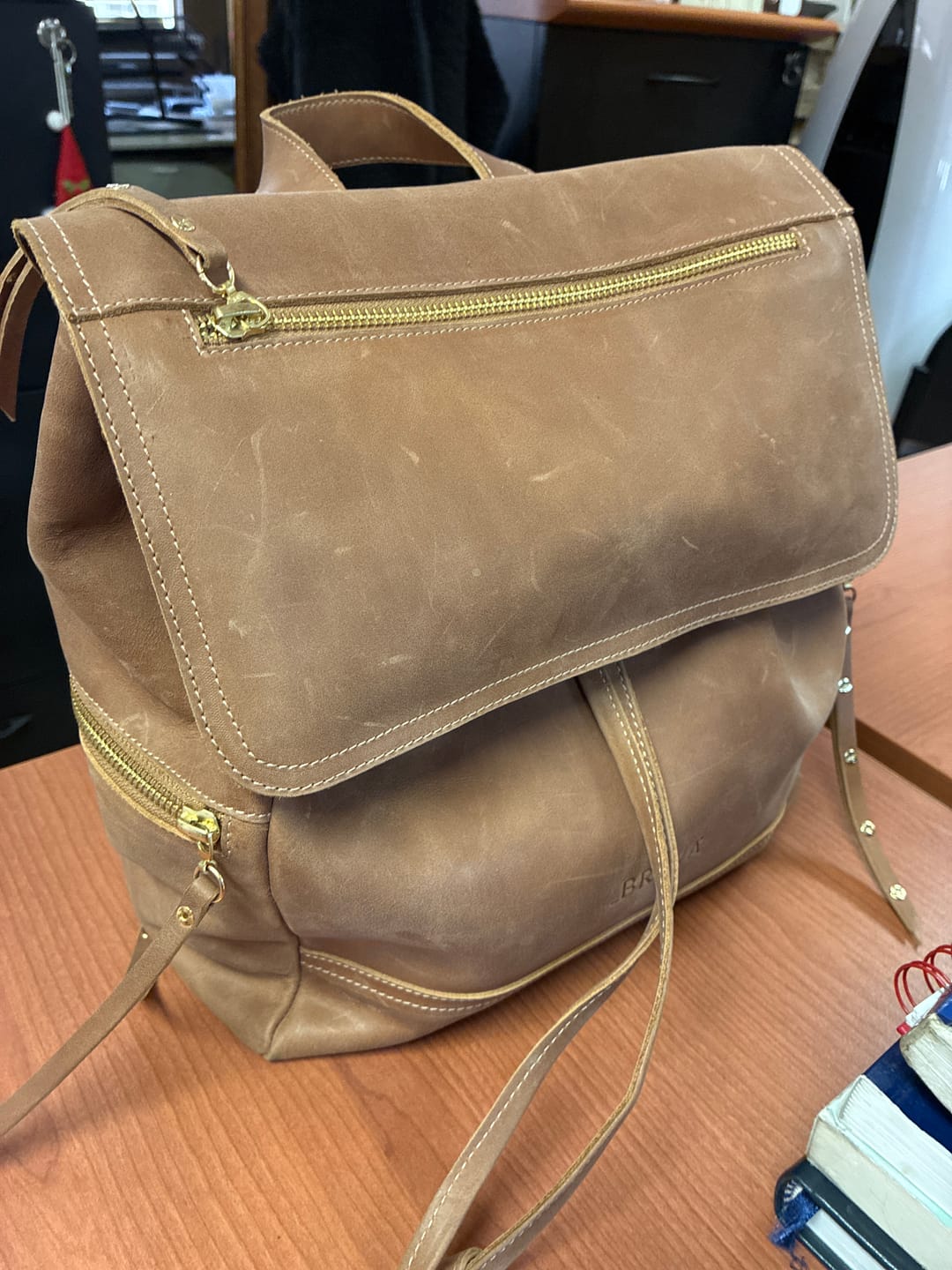 Customer photo review of Mochila de cuero modelo EVA Tostado