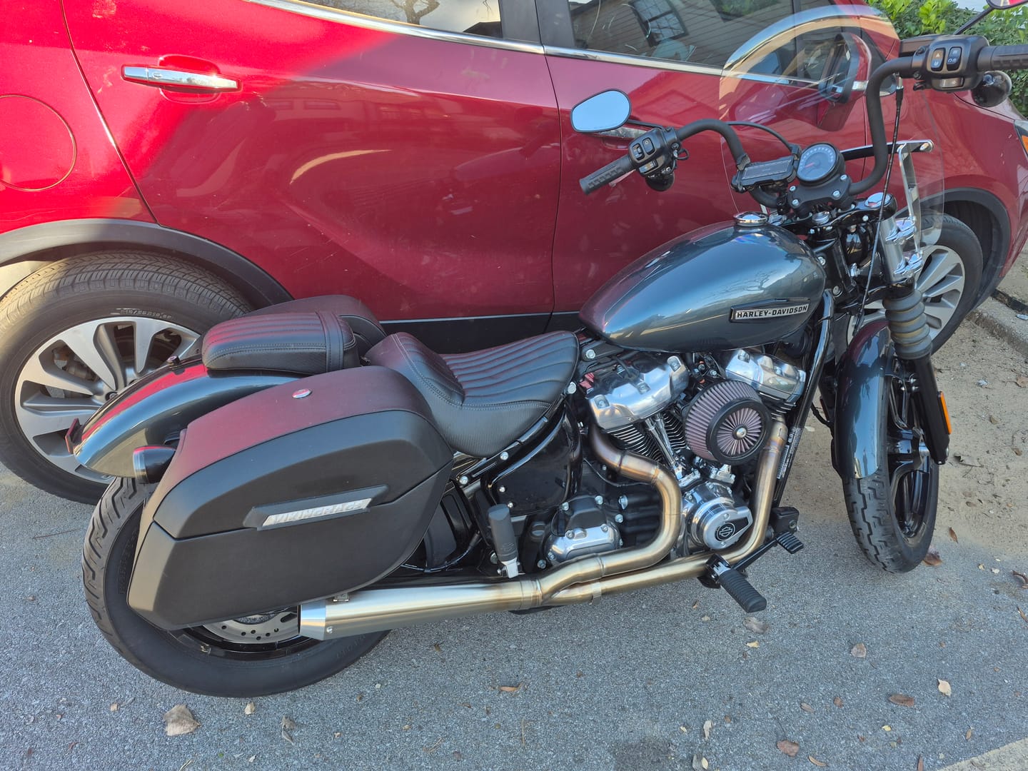 Customer photo review of 32L - Darkin Large Quick Mount Leather Wrapped Hard Saddlebags for Harley Softail Street Bob FXBB