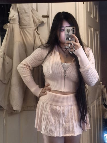 Customer photo review of Strawberry Milk Cable Knit Fold Over Mid-Rise Skirt (Pink)
