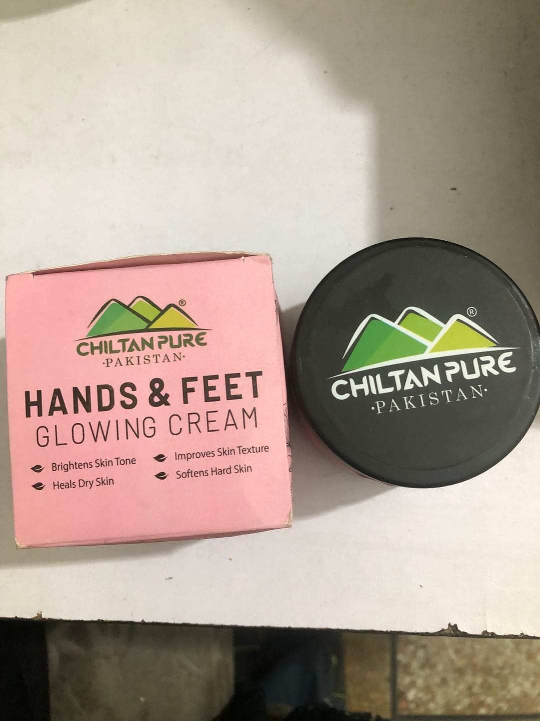 Customer photo review of Hand & Foot Glowing CREAM 🦶✋ Formulated With Multi-Vitamins & Glowing Agents, Moisturizes, Soothes & Improves Skin Texture, Makes Skin Soft & Glowing