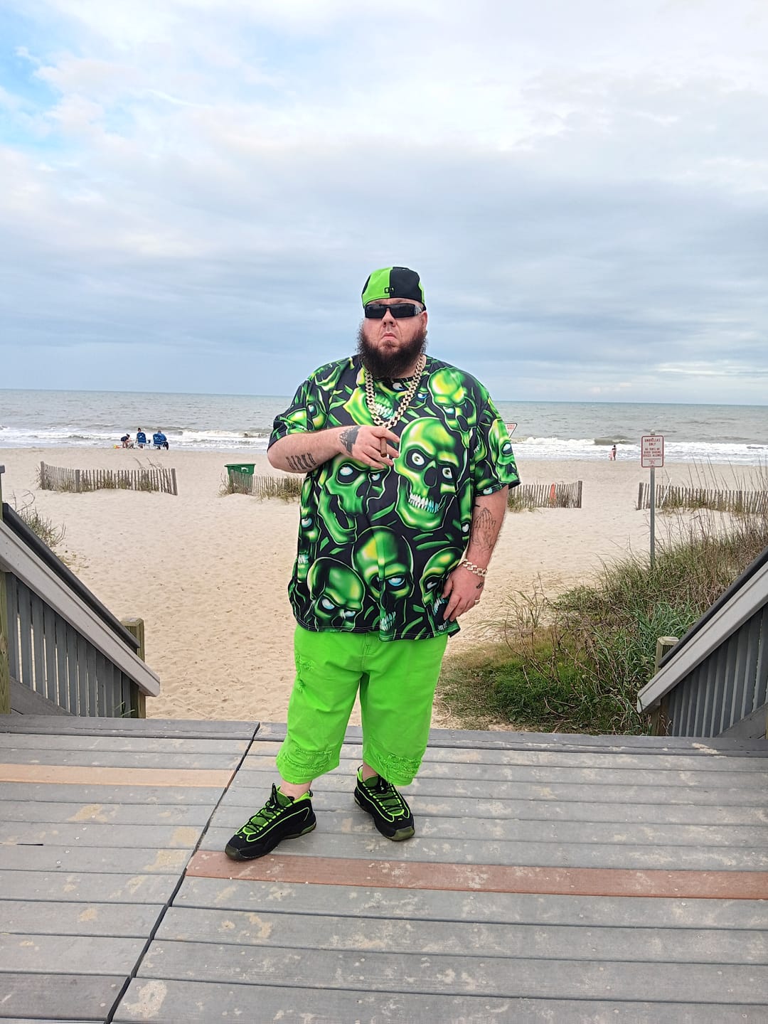 Customer photo review of Men's GREEN SKULL Plus Size T-Shirt & Short
