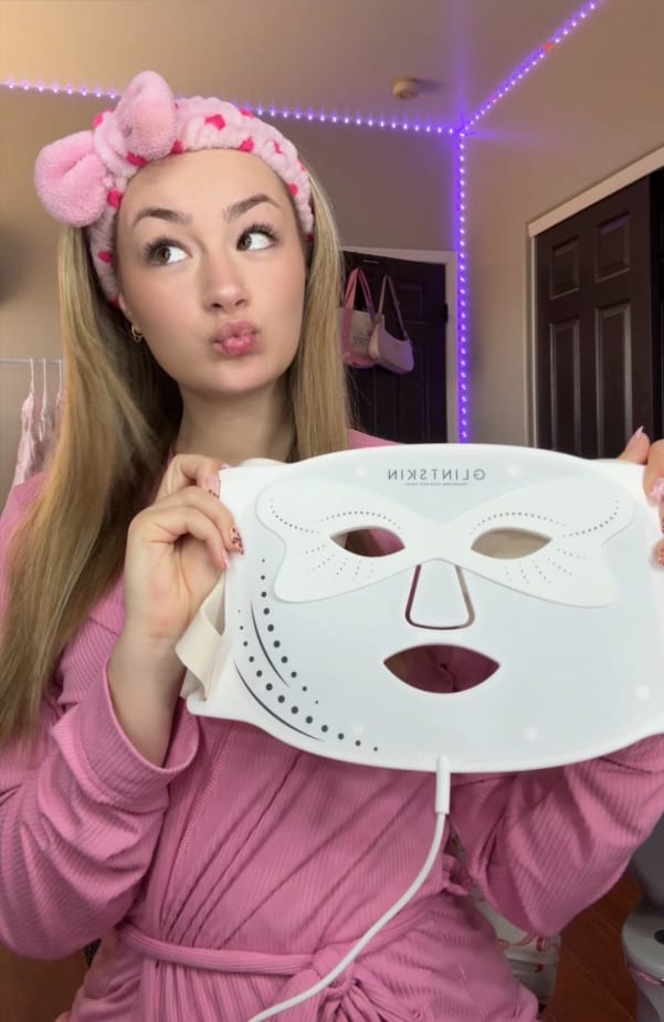 Customer photo review of LED Light Therapy Face Mask –Classic Series