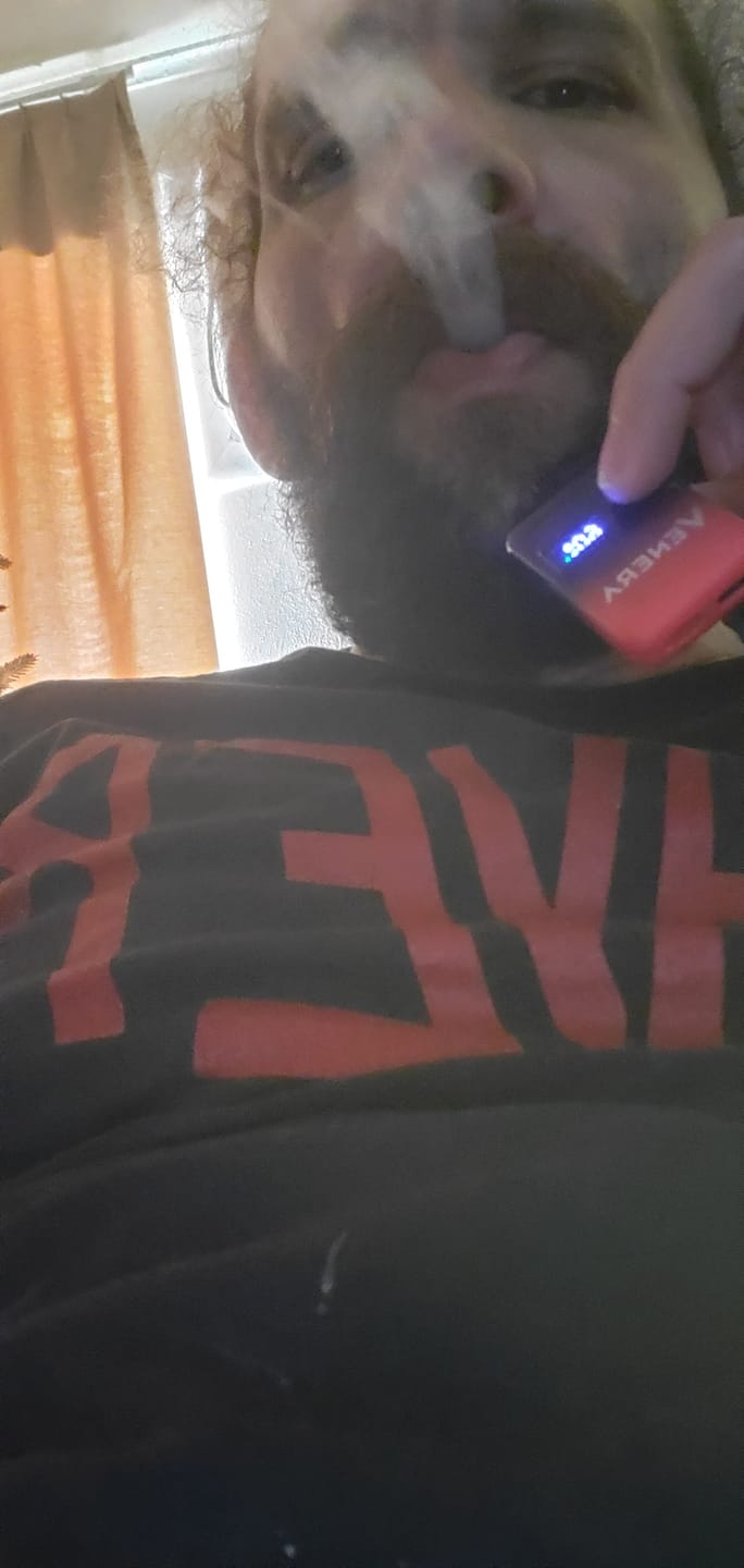 Customer photo review of 2G Disposable Vape Pen