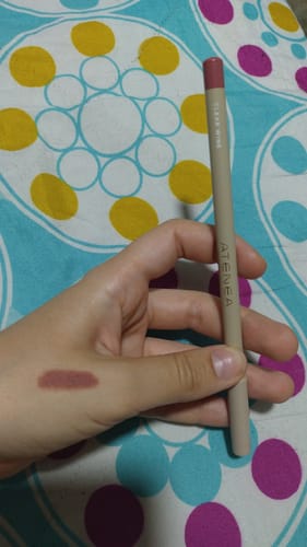 Customer photo review of LÁPIZ DELINEADOR COLOR PENCIL