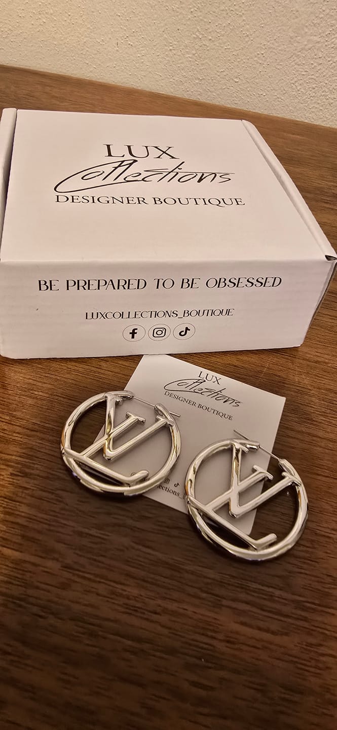 Customer photo review of Lou lovely hoop Earring