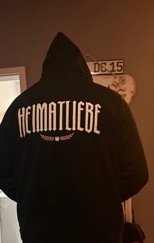 Customer photo review of Heimatliebe Statement - Hoodie - Black