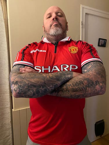 Customer photo review of Roy Keane Manchester United 1999 Red Retro Football Jersey