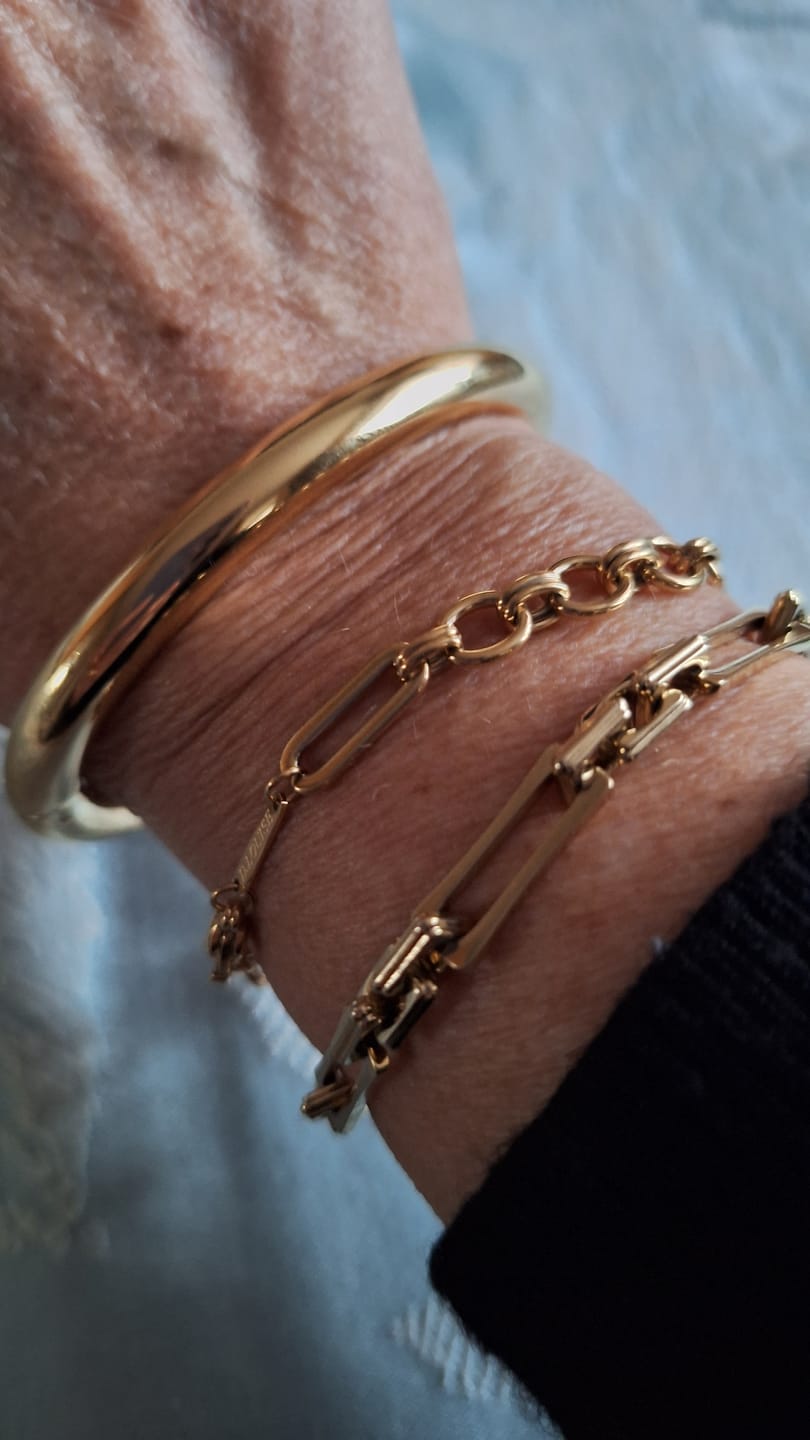 Customer photo review of Bold Oval Bangle