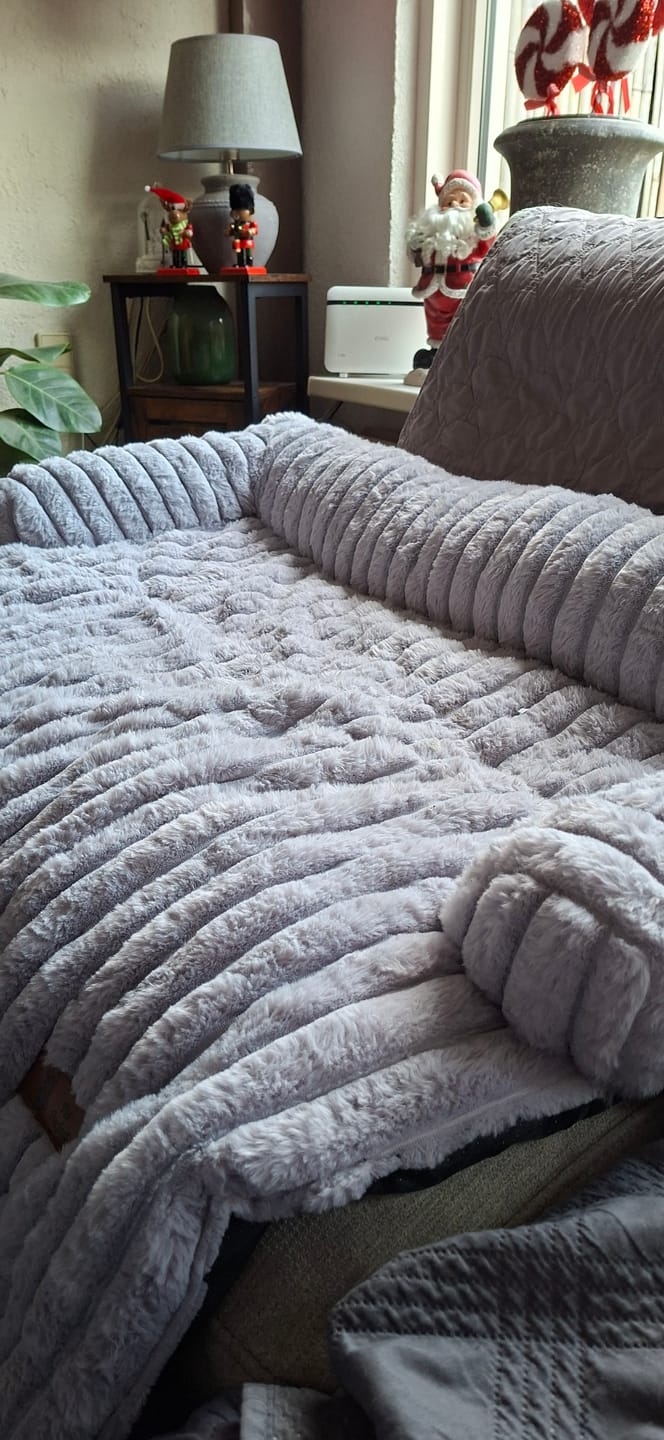 Customer photo review of Pet Perfect Luxe Hondendeken Bank - Bankbeschermer - Wasbaar