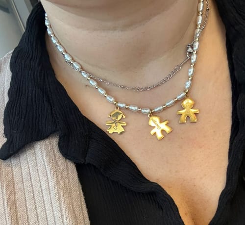Customer photo review of Girocollo perline con bambini e incisione