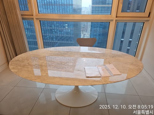 Saarinen Oval Dining Table installation review image