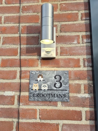 Customer photo review of Huisnummer met marmerlook - Gepersonaliseerd deurbordje