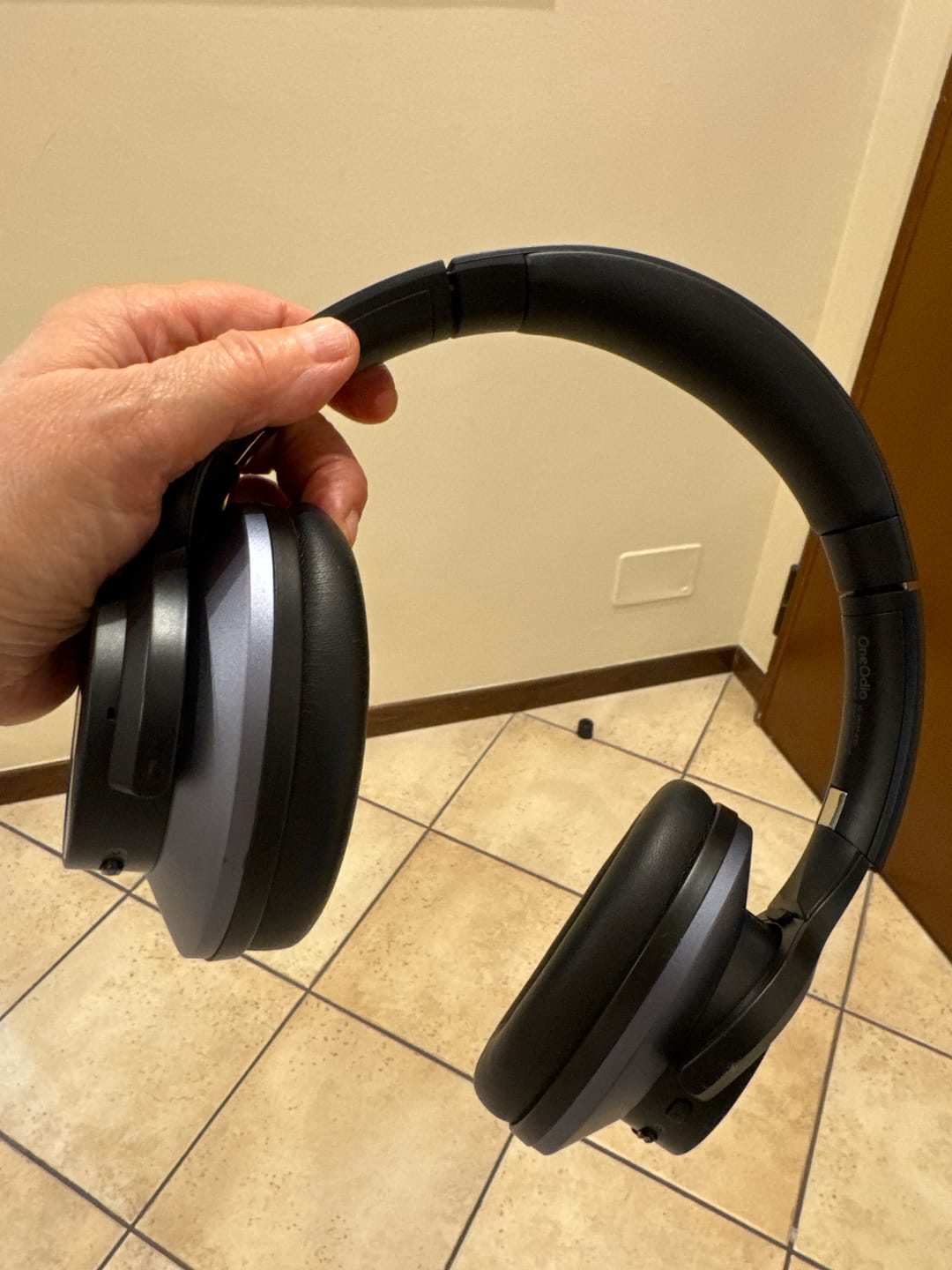 Customer photo review of Oneodio A Series - Bluetooth 5.0 Active Noise Cancelling Wireless Headphones - Built-in Microphone, Type C Charging & Carry Case - Extended 2 Year Warranty Included