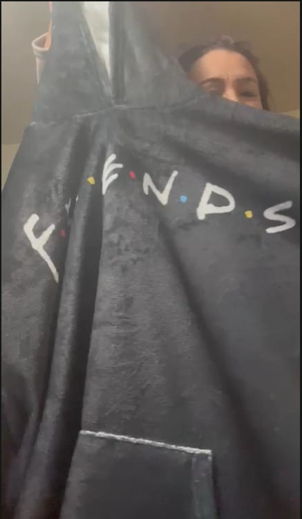 Customer photo review of Sudaderota Friends Oficial