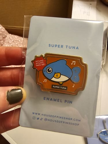 Customer photo review of Super Tuna Singing Fish Plaque Pin