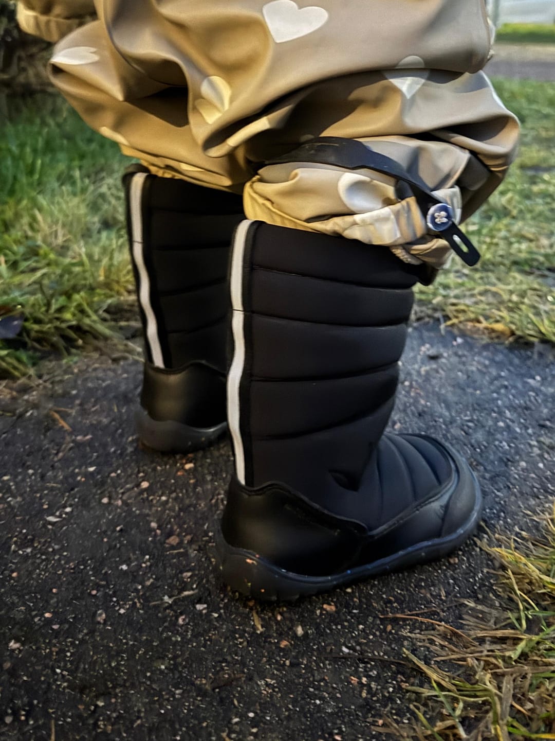 Customer photo review of Vaistoa Kinos lasten paljasjalkatalvisaappaat