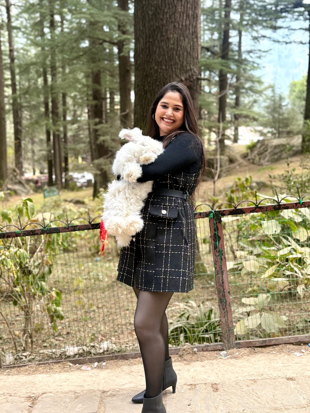 Customer photo review of Rader Set of Top and Woolen Tweed Dress in Black