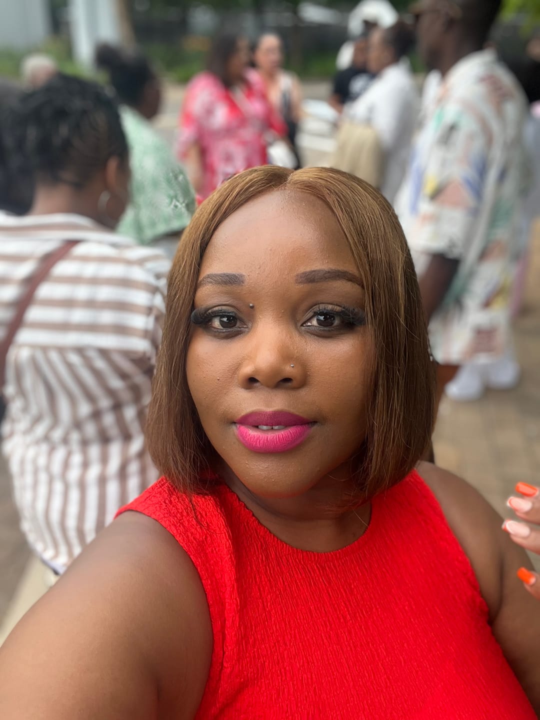 Customer photo review of Double Drawn Light Brown Glueless 5 X 5 Lace Bob Wigs