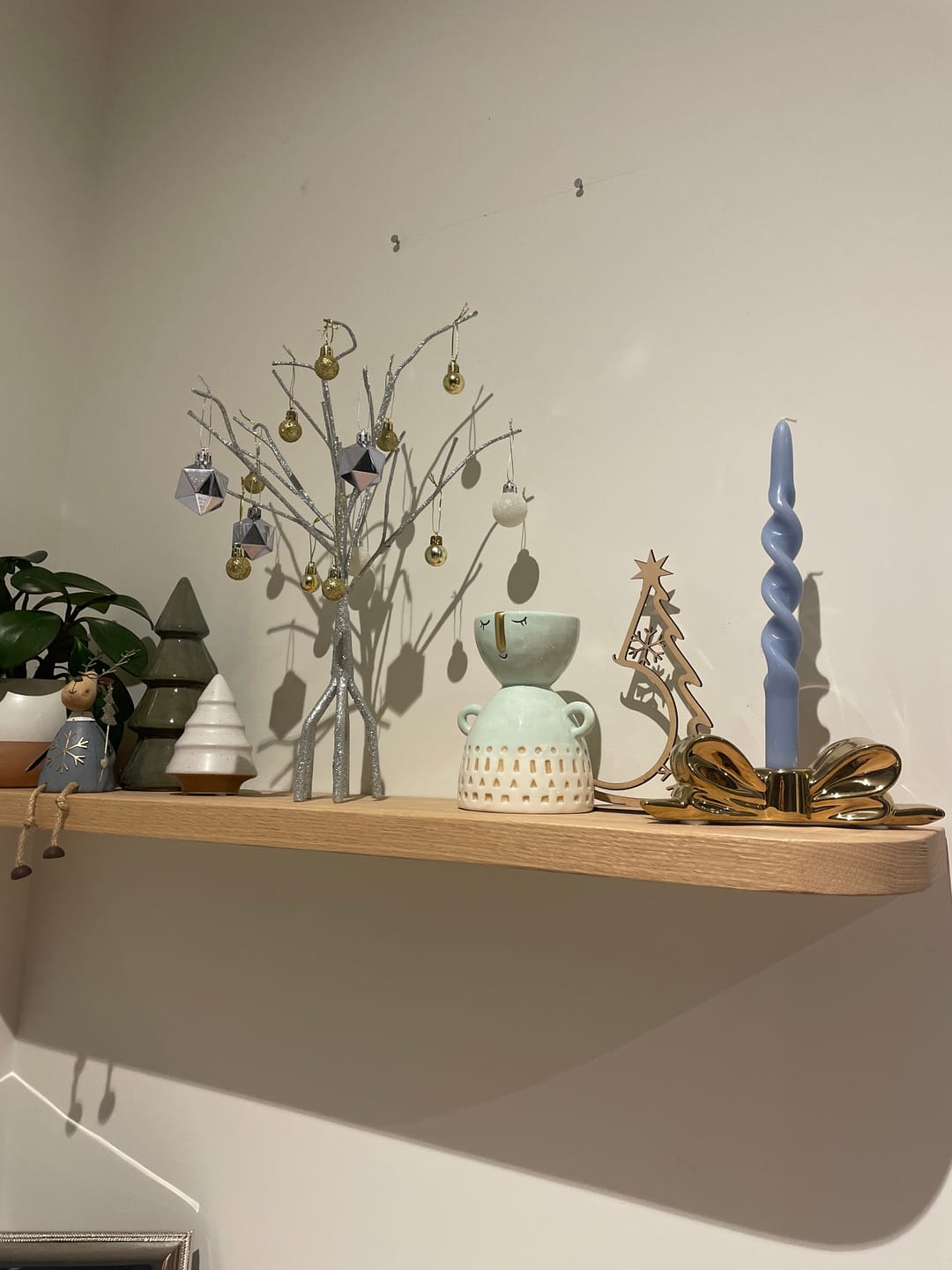 Customer photo review of Curved Floating Shelf