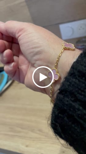 Customer video review of CLOVER BRACELET 5 MOTIF MOP