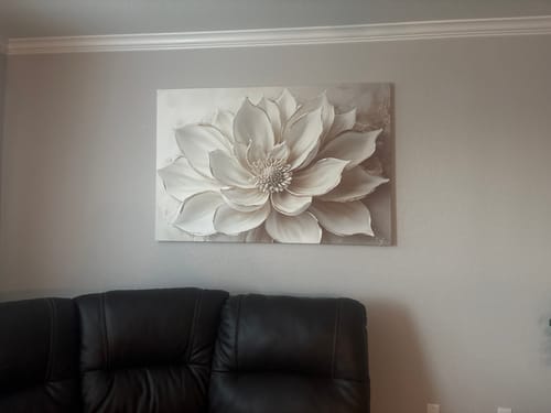 Manuel S.'s canvas hanging at home