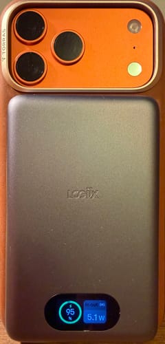 Customer's Piston Power 10,000 Pro Mag attached to a phone, with the digital display showing 95% battery and 5.1W output.