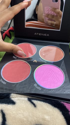 Customer photo review of PALETA DE RUBORES GLAMBLACK