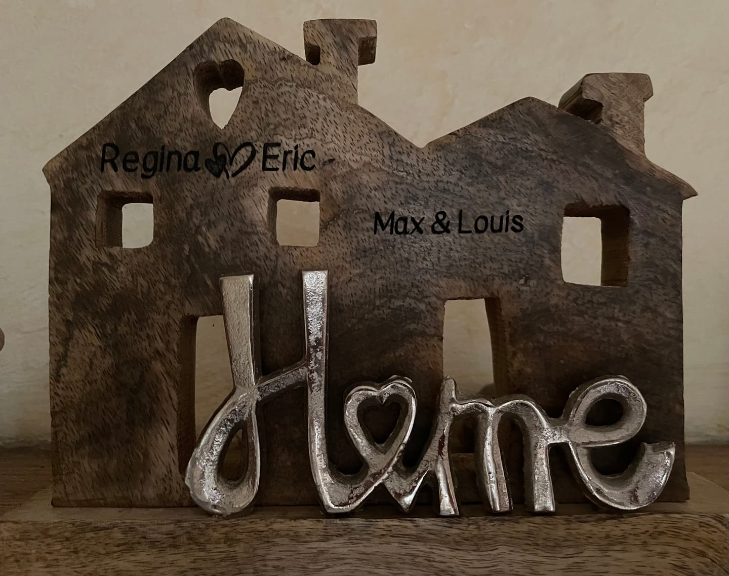 Customer photo review of Holzhaus Schriftzug "Home" 24x21x7 cm personalisiertes Geschenk