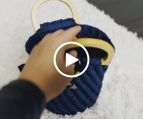 Customer video review of CrochetPark™  Elegant granny Crochet Bag DIY Kit