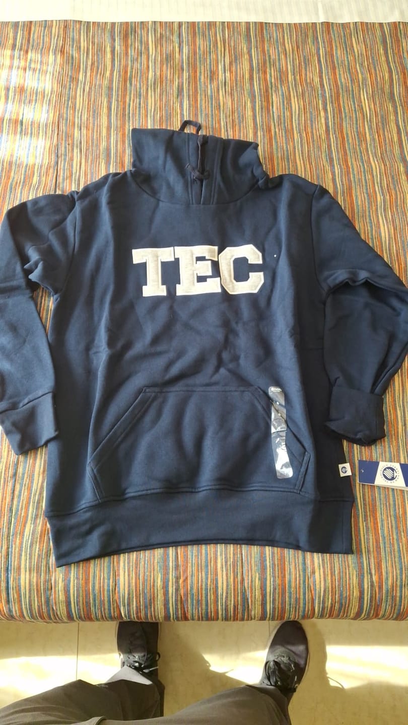 Customer photo review of Sudadera Essential TEC azul marino, unisex