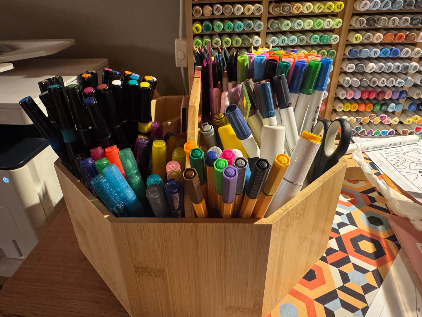 Customer photo review of Ohuhu 360° Bamboo Rotating Marker Organizer