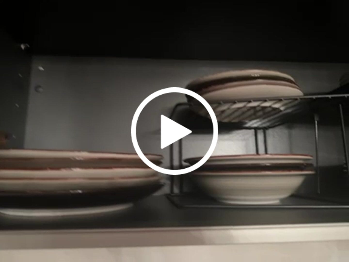 Customer video review of Cookinglife Serviesset Delice Grijs 18-delig / 6 personen - 6 dinerborden, 6 diepe borden en 6 ontbijtborden