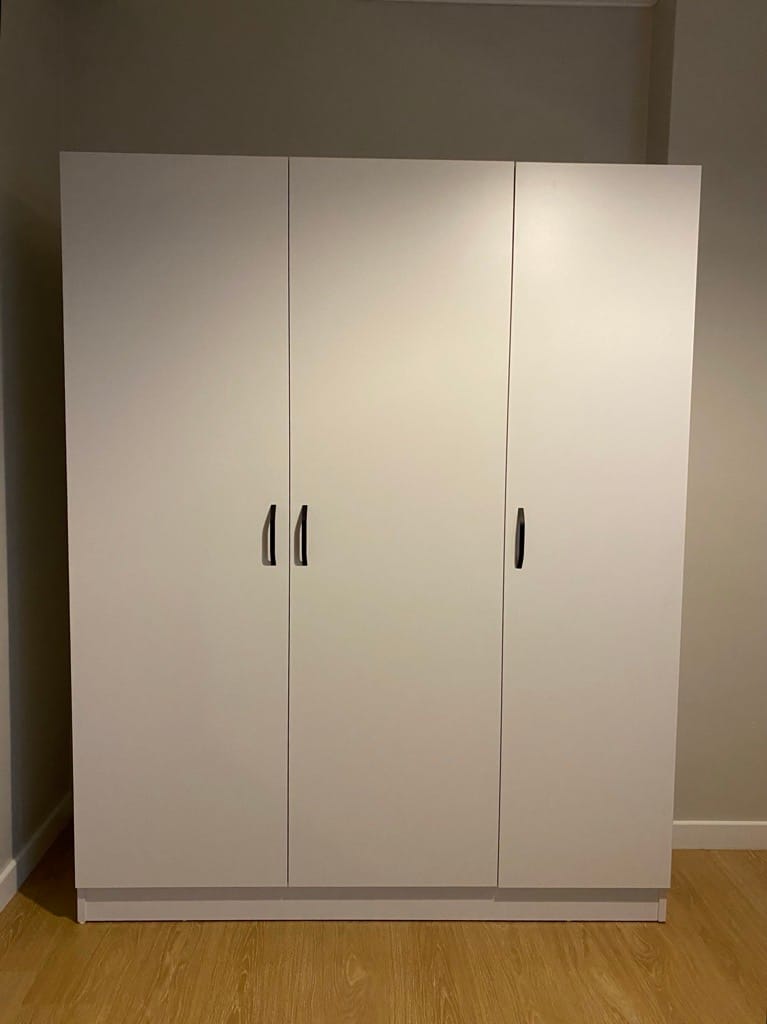 Customer photo review of Rani BA105 Yüklük 3 Kapaklı 8 Raflı Yatak Yorgan Yastık Saklama Dolabı Beyaz