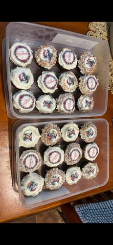 Customer photo review of Australian Native Grevillea Flowers Christmas  – Pre-cut - Edible Icing Images