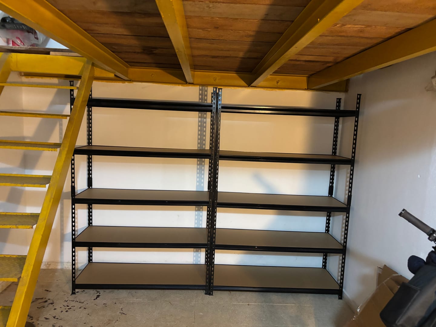 Customer photo review of כוננית מתכת פרמיום 5 מדפים מודולריים גובה 1.8 מטר
